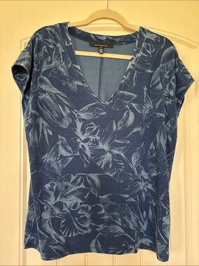 White House Black Market Blue Floral V-Neck Short Sleeve Top Sz